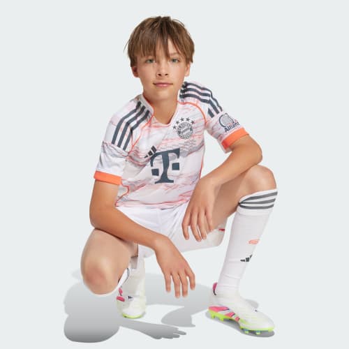Weißes FC Bayern 25/26 Auswärtstrikot für Kinder