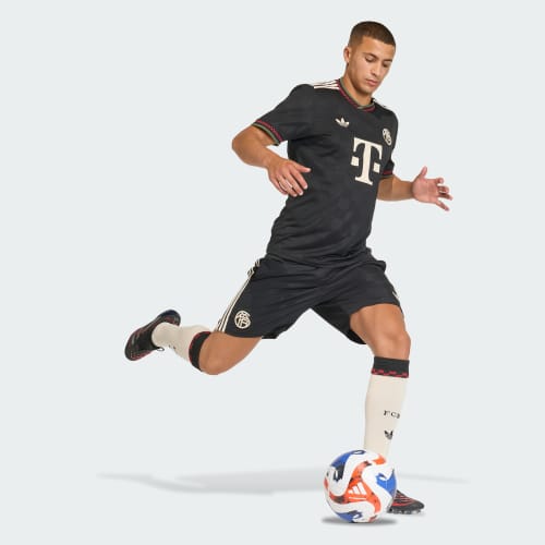 Schwarze FC Bayern 25/26 3rd Shorts