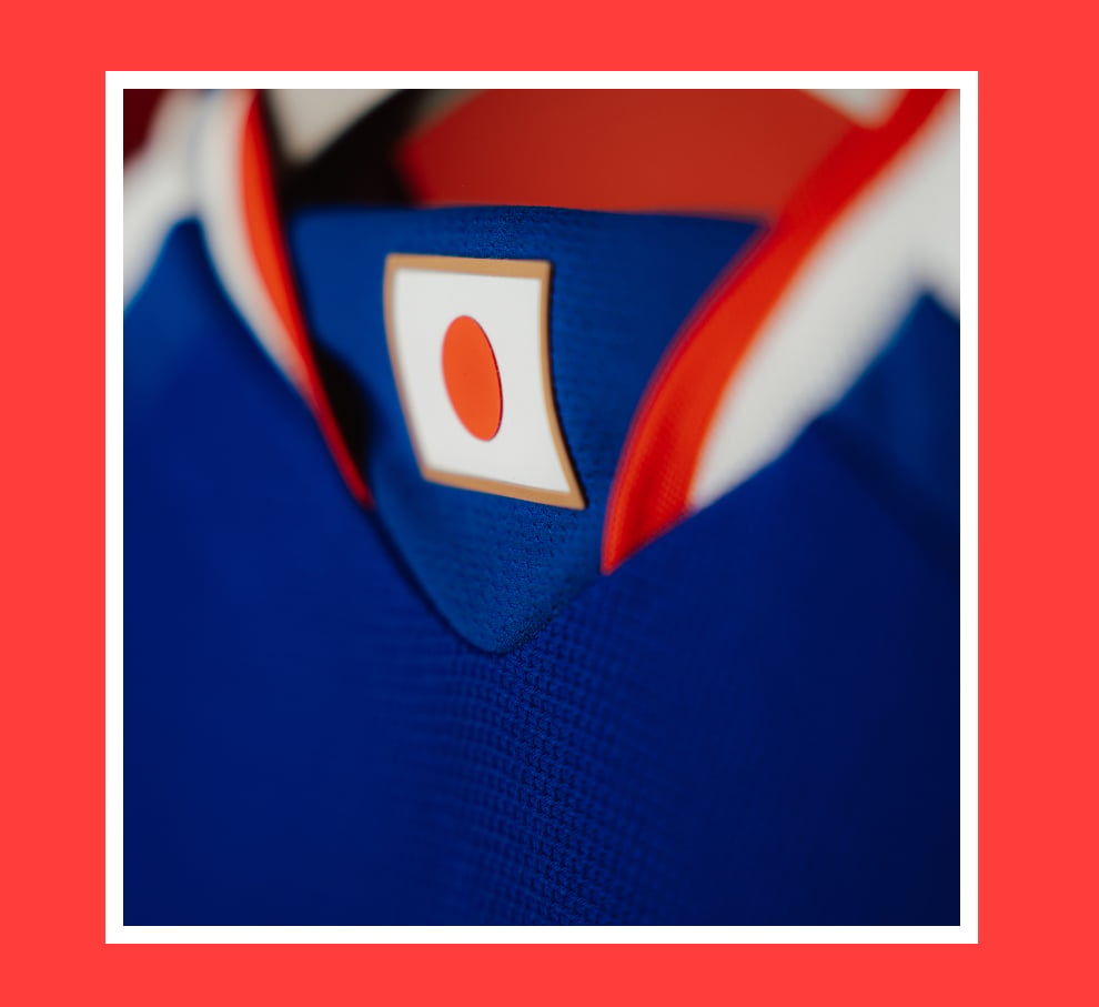 Visuelle Komposition mit der Rückansicht des Japan FIFA World Cup 26™ Heimtrikots