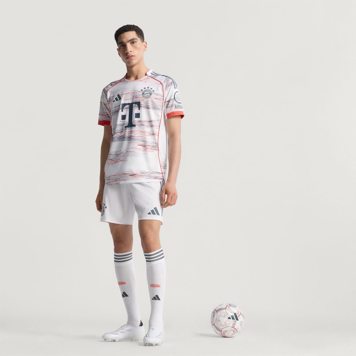 Adidas FC Bayern Auswärts Authentic Trikot 25/26 Herren – Bild 11