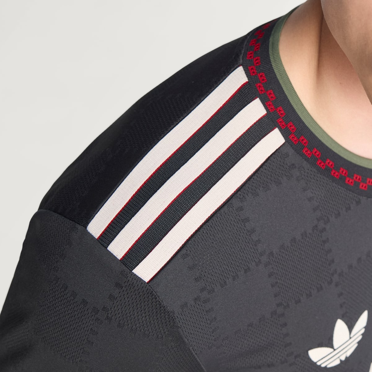 Adidas FC Bayern Authentic 3rd Trikot 25/26 Herren – Bild 9