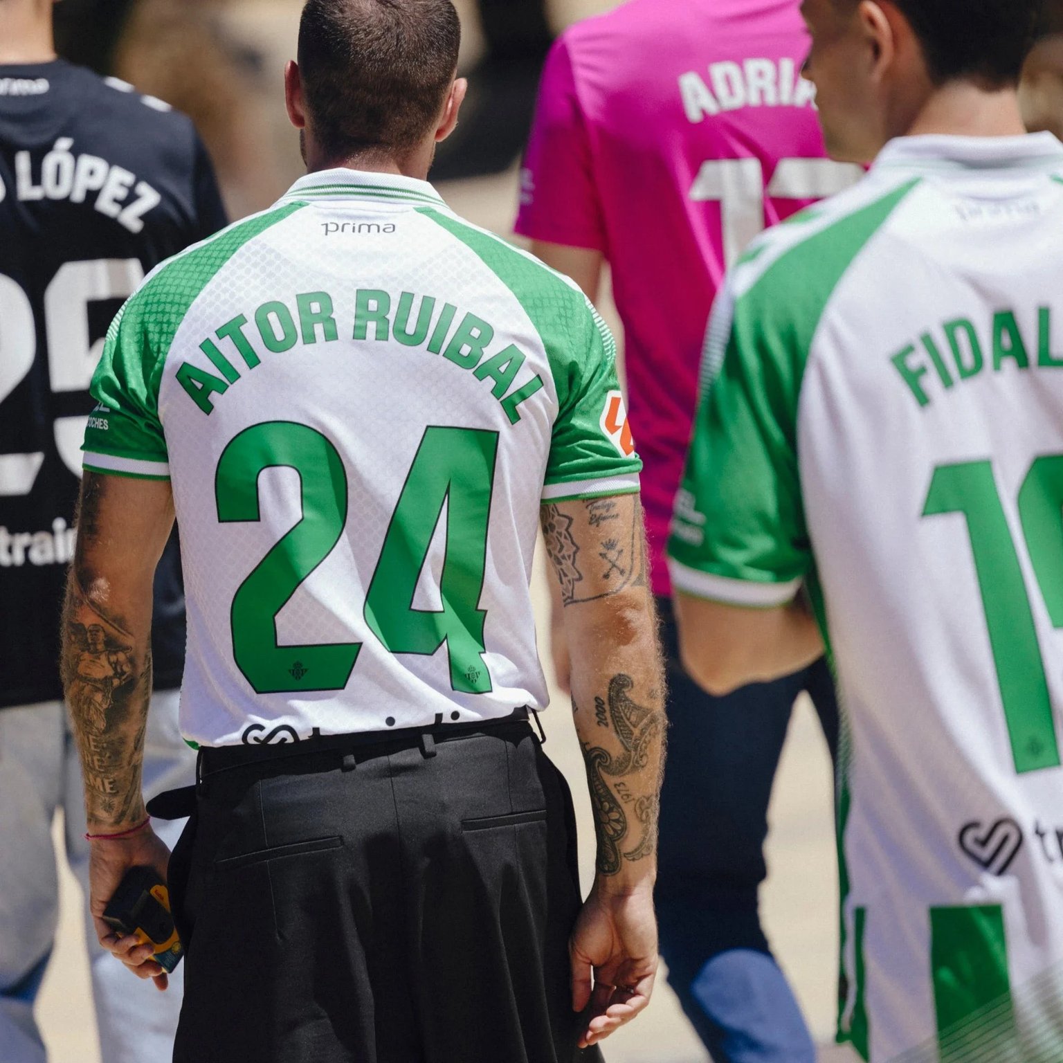 Kinder Hummel Real Betis Heim Trikot 26/27 – Bild 9