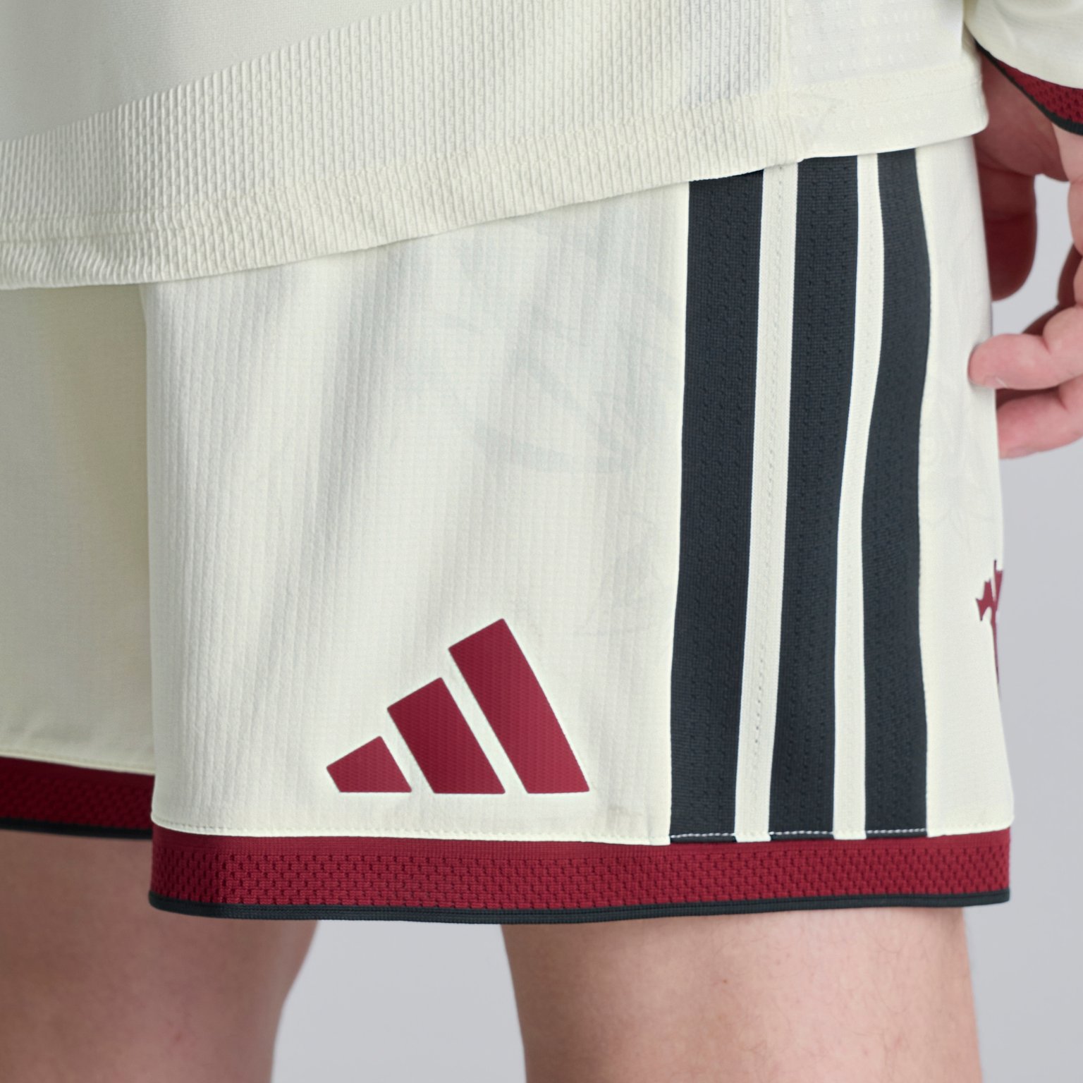 Herren Adidas Manchester United 3rd Shorts 26/27 – Bild 6